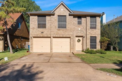 8608 Dandelion Trl, Austin TX  78745-8067 exterior