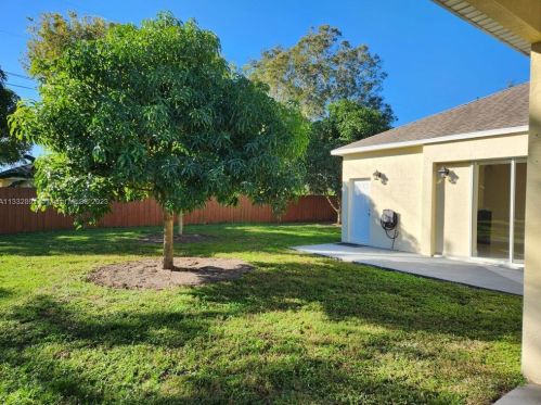 1426 Malaga Ave, Fort Pierce FL  34953-4725 exterior