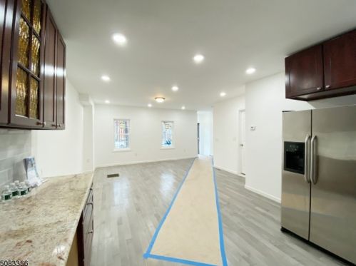 101 Holsman St, Paterson NJ  07522-1820 exterior