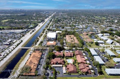 122 Cypress Way, Naples FL 34110-1258 exterior