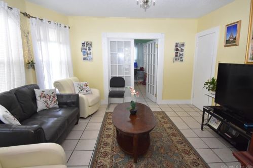 27 Thorniley St, New Britain CT 06051-1639 exterior