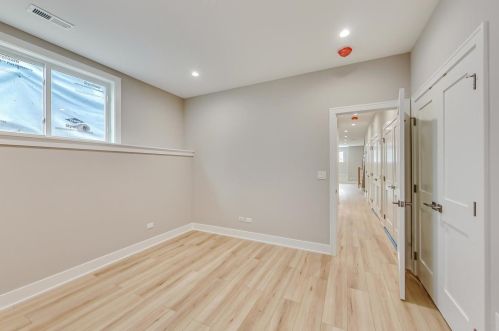 6346 Kenwood Ave, Chicago IL 60619-1427 exterior