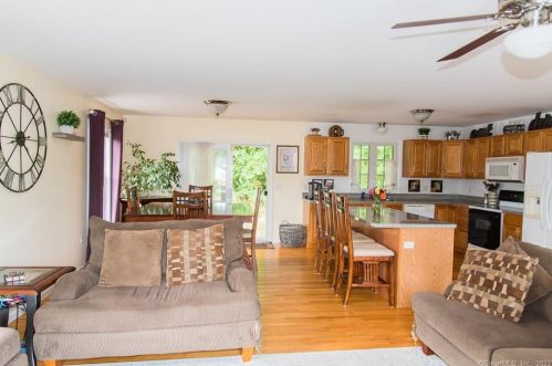 639 Old Colony Rd, Meriden CT 06451-6301 exterior