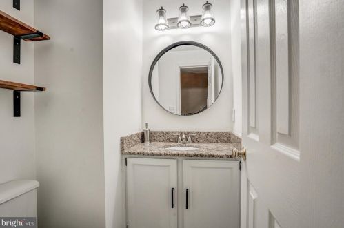 7818 Colonial Springs Blvd, Alexandria VA  22306-2864 exterior