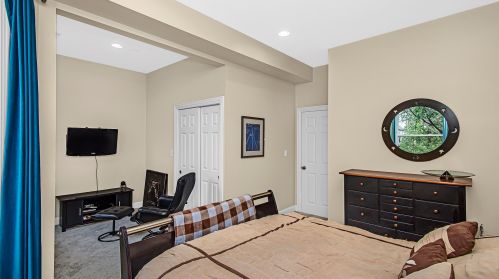 3935 Drake Ave, Chicago IL 60618-2219 exterior