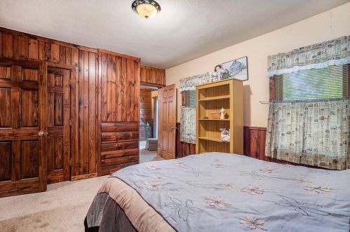 224 Elizabeth St, Sylvan Beach MI 49461-1311 exterior