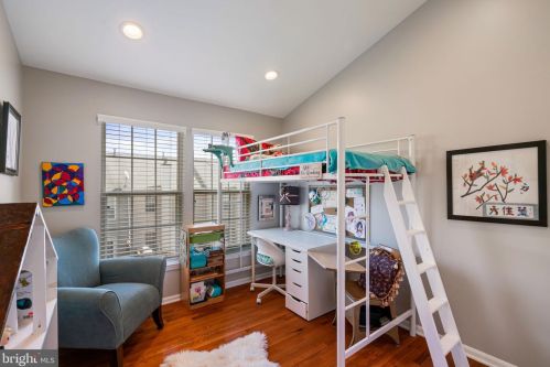 6005 Kestner Cir, Alexandria VA  22315-4834 exterior