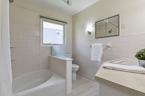 11709 Potter Rd, Milwaukee WI 53226-3658 exterior