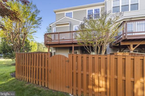 7433 Dunnington Pl, Alexandria VA  22315-5248 exterior