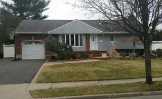 16 Sherman Dr, Syosset NY  11791-3521 exterior