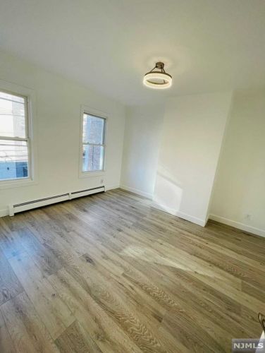 511 St, Union City NJ 07087-2615 exterior