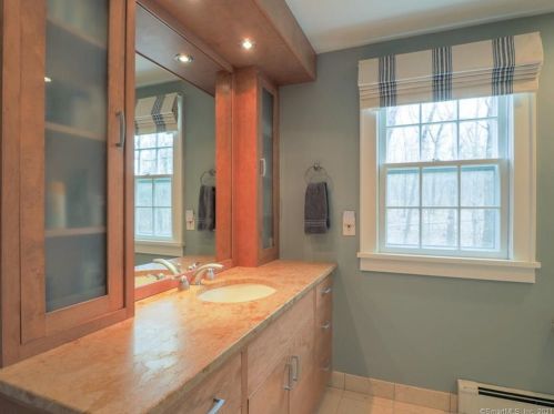 117 Whipstick Rd, Wilton CT 06897-1232 exterior