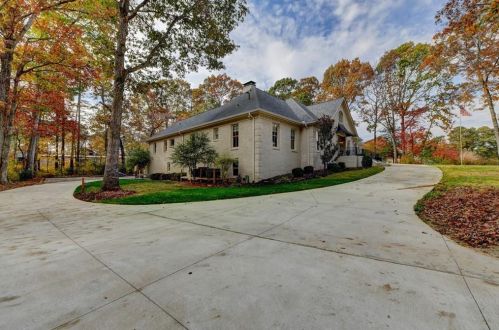 1311 Bridgewater Walk, Lithonia GA  30078-2086 exterior