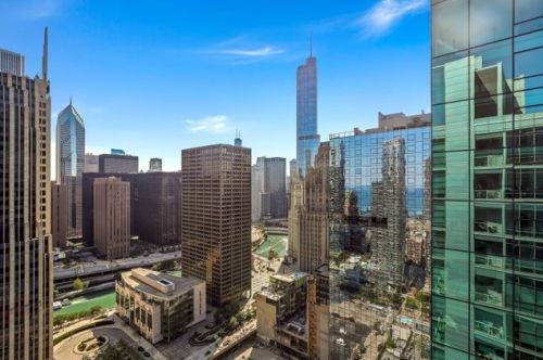 240 Illinois St, Chicago IL 60611-5063 exterior