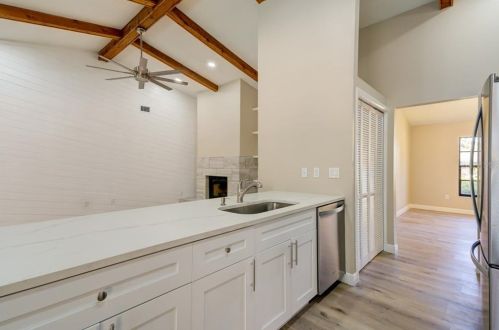 5012 Barrowe Dr, Tampa FL 33624-2593 exterior