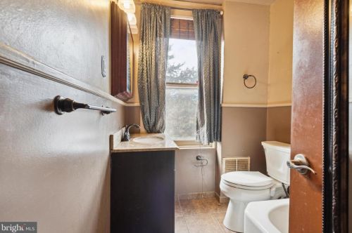 435 Ellis Ave, Darby PA 19023-2708 exterior