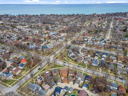 5267 Diversey Blvd, Milwaukee WI 53217-5201 exterior