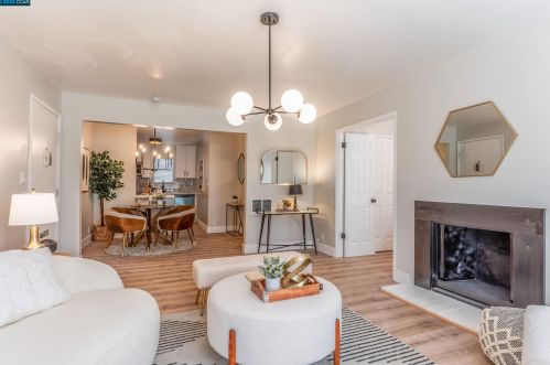 375 Camelback Rd, Concord, CA 94523-1366