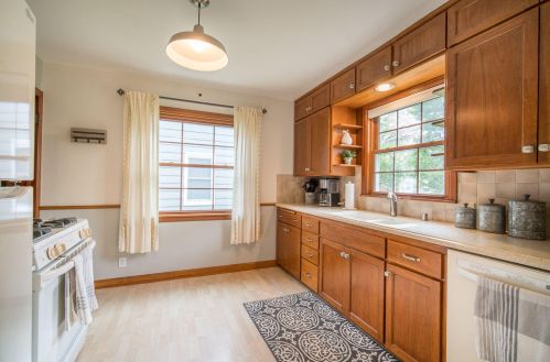 2846 75th St, Milwaukee, WI 53219-2807