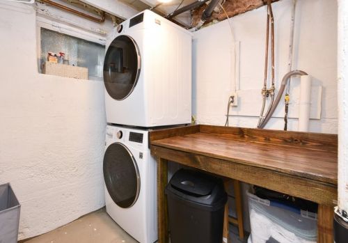 337 Jastram St, Providence RI 02908-4207 exterior