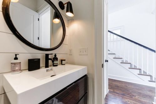 62 Montgomery St, Atlanta GA  30307-2844 exterior