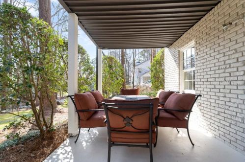 7105 Faunsworth Dr, Atlanta GA 30328-1941 exterior