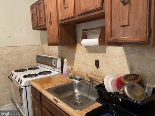 2837 Lawrence St, Philadelphia PA 19120-2803 exterior