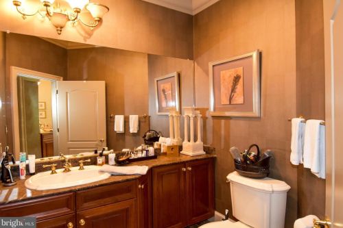 11300 Glen Rd, Rockville MD 20854-1849 exterior