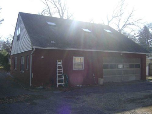 10 Birch Dr, Huntington Station NY 11746-3003 exterior