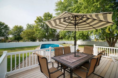 104 Jamestown Ct, Pekin, IL 61554-9606