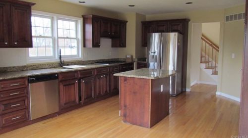 9 Harvard Dr, Poughkeepsie, NY 12603-1157