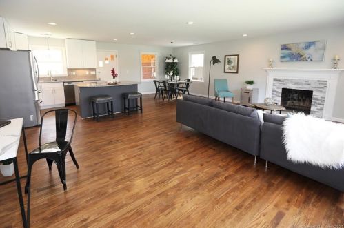 52 North St, Windsor Locks, CT 06096-1352