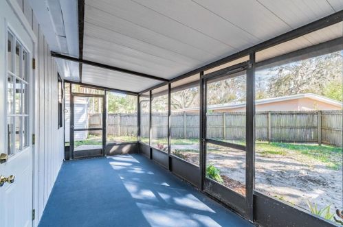 718 Riv Dr, Tampa FL 33617-7857 exterior