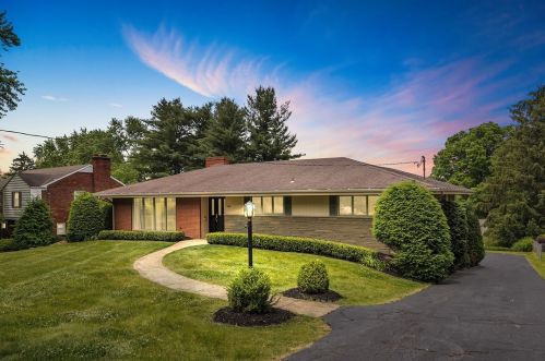 160 Warwick Dr, Pittsburgh, PA 15241-2145