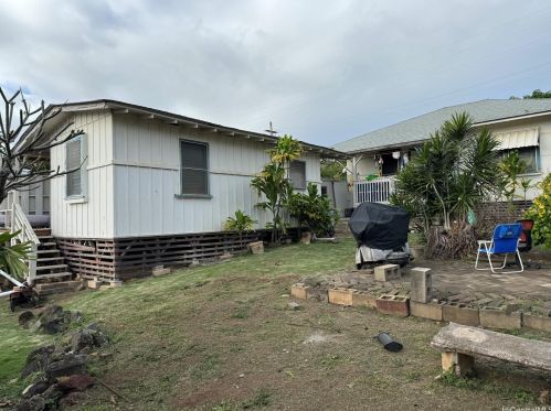 3877 Claudine St, Honolulu HI 96816-4333 exterior