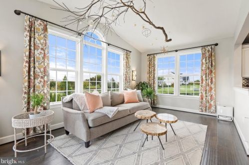 23073 Creighton Farms Dr, Leesburg VA 20175-6491 exterior