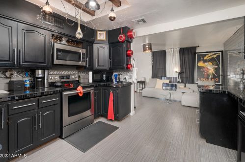 8109 28 Ave, Phoenix AZ 85009-5042 exterior