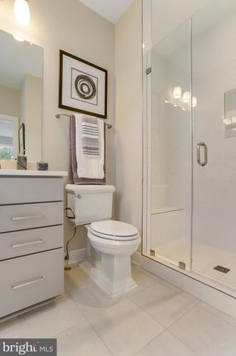 920 Darton Dr, Alexandria VA 22308-2021 exterior