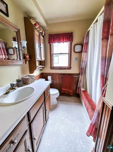 1217 10 St, Duluth MN 55806-1227 exterior