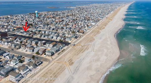 23 New York Ave, Lavallette NJ 08735-2537 exterior