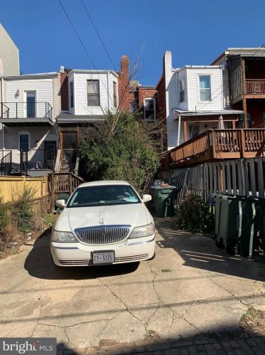 60 U St, Washington DC 20001-2340 exterior