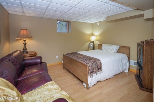 1602 Grand Ave, Kalamazoo MI 49006-4489 exterior