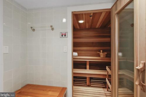 11013 Cripplegate Rd, Rockville MD 20854-1630 exterior