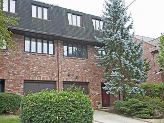 5460 Bartlett St, Pittsburgh, PA 15217-1528