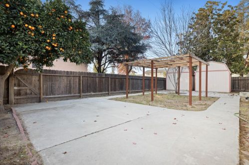 1861 Denair Ave, Turlock CA 95382-1815 exterior