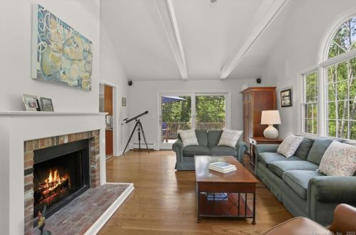 67 Ritch Dr, Ridgefield CT 06877-2815 exterior