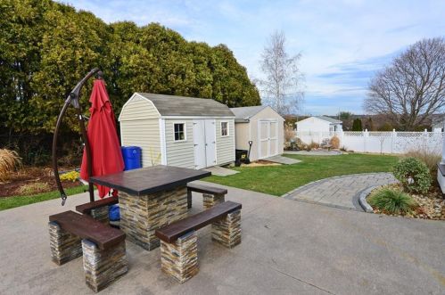 9 Ferncrest Dr, Providence RI 02919-3503 exterior