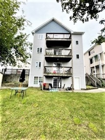 8 Harlem St, Worcester MA 01610-2106 exterior