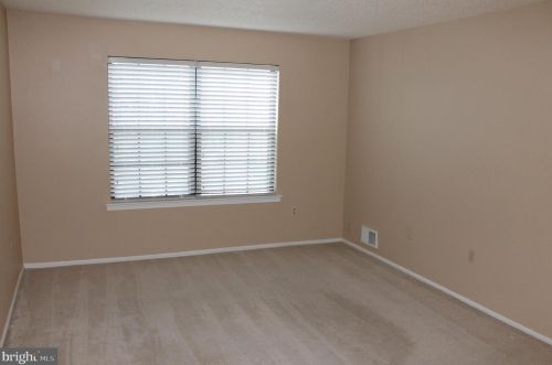 17 Mendrey Ct, Trenton NJ 08648-2661 exterior