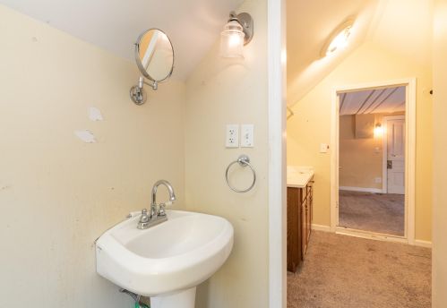 1408 Westnedge Ave, Kalamazoo MI 49007-2426 exterior